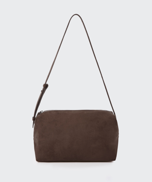 MUSINSA STANDARD WOMAN（ムシンサスタンダードウーマン）の「ウィメンズ シンセティックスエード ピローショルダーバッグ [ダークブラウン]（ショルダーバッグ・レディース・その他・FREE）」の2枚目の写真