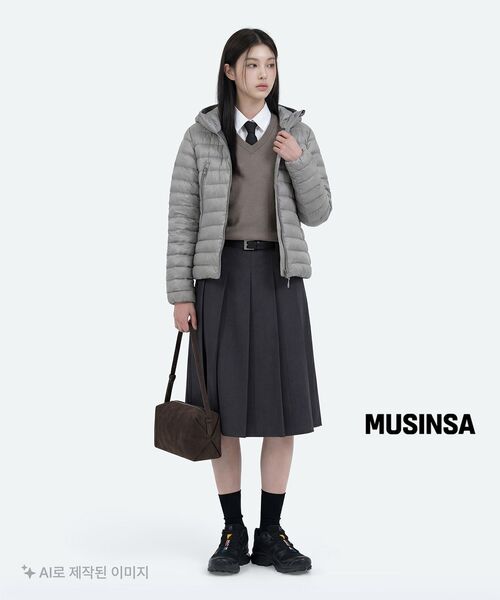 MUSINSA STANDARD WOMAN（ムシンサスタンダードウーマン）の「ウィメンズ シンセティックスエード ピローショルダーバッグ [ダークブラウン]（ショルダーバッグ・レディース・その他・FREE）」の11枚目の写真