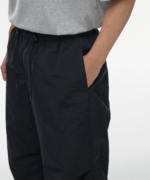 MUSINSA STANDARD（ムシンサスタンダード）の「ナイロンパラシュートパンツ[ブラック]（その他パンツ・メンズ・その他・40/38/42/36/34/32/30/26/28）」の5枚目の写真
