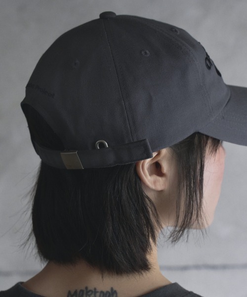 Opening Project（オープニングプロジェクト）の「Identity Ball Cap / アイデンティティ ボールキャップ（キャップ・レディース・チャコール/ブラック・F）」の10枚目の写真