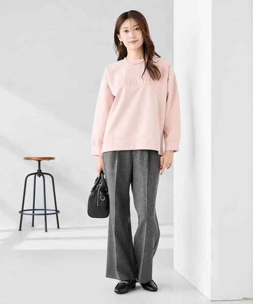 a.v.v(アーヴェヴェ)の「エンボスロゴスウェードトップス(Tシャツ/カットソー・レディース・モカ/グレー系その他/ライトピンク・36/38/40)」の7枚目の写真