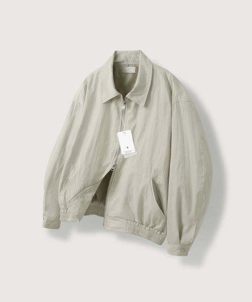 MOOD INSIDE(ムードインサイド)の「ミニマルコットンブルゾンジャケット_Beige(ブルゾン・レディース・ベージュ・MEDIUM/X-LARGE)」の1枚目の写真