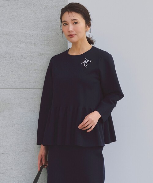 UNFILO（アンフィーロ）の「【セレモニー】BEAUTY FORM KNIT ペプラムセットアップ（セットアップ・レディース・ベージュ系/ネイビー系/ブラック系・X-LARGE）」の5枚目の写真