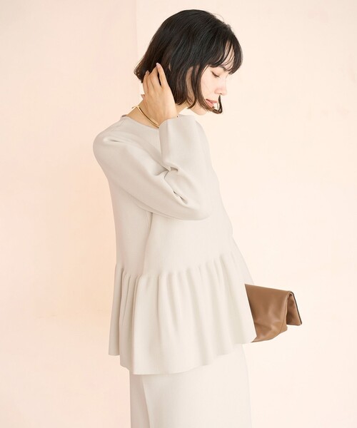 UNFILO（アンフィーロ）の「【セレモニー】BEAUTY FORM KNIT ペプラムセットアップ（セットアップ・レディース・ベージュ系/ネイビー系/ブラック系・X-LARGE）」の12枚目の写真