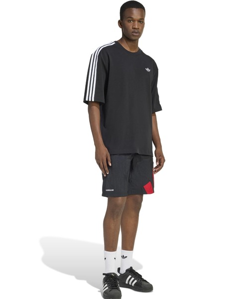 adidas(アディダス)の「adidas ADICOLOR 3-STRIPES OVERSIZED TEE / アディダス アディカラー 3 ストライプ オーバーサイズ ティー(Tシャツ/カットソー・メンズ・ブラック・XXL/XL/L/M/S)」の9枚目の写真