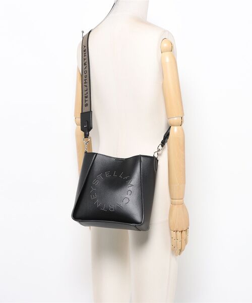 STELLA McCARTNEY(ステラマッカートニー)の「Logo Square Crossbody Bag / ロゴ スクエア クロスボディ バッグ(ショルダーバッグ・レディース・ブラック・ONE SIZE)」の8枚目の写真