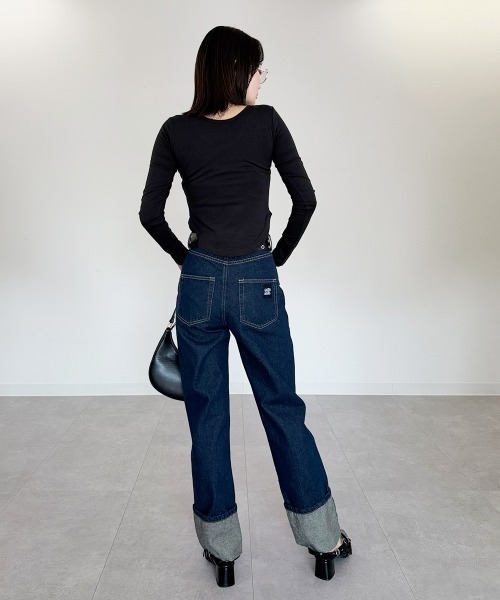 mellomela.(メロメラ)の「スリムストレートロールアップデニムパンツ(デニムパンツ・レディース・ダークネイビー/ネイビー/ブルー・S/M/L/LL)」の9枚目の写真