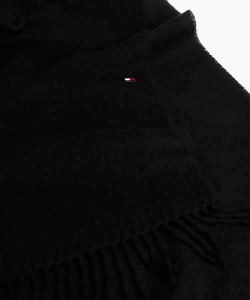 TOMMY HILFIGER(トミーヒルフィガー)の「フラッグカシミヤマフラー(マフラー・メンズ・ブラック/グレー・FREE)」の6枚目の写真