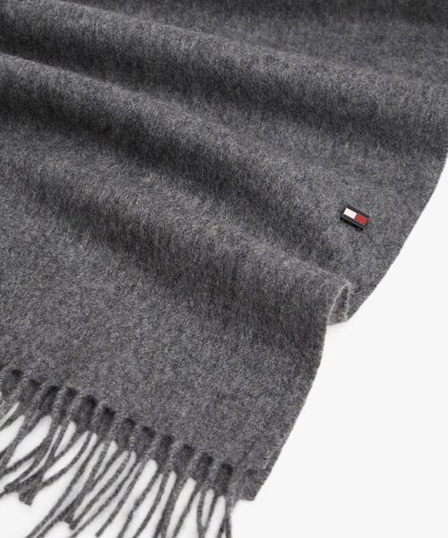 TOMMY HILFIGER(トミーヒルフィガー)の「フラッグカシミヤマフラー(マフラー・メンズ・ブラック/グレー・FREE)」の3枚目の写真
