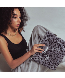 ERER（エルエル）の「シグネチャーレオパードポーチ グレー（ポーチ）」