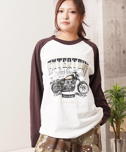 1111clothing(ワンフォークロージング)の「ラグラン プリント ロングスリーブ Tシャツ / Raglan Print Long Sleeve Tee(Tシャツ/カットソー・メンズ・レッド/ブラウン/ブラック・M/L)」の2枚目の写真
