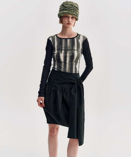 KIMZISU(キムジス)の「Pleated Tie Volume Skirt _ BLACK(スカート・レディース・ブラック・MEDIUM/LARGE/SMALL)」の5枚目の写真