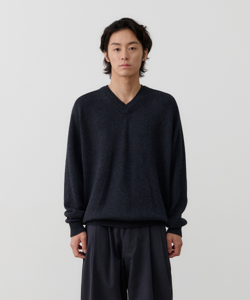 NOUN(ノウン)の「layered V neck knit (charcoal)(ニット/セーター・メンズ・その他・1/2)」の17枚目の写真