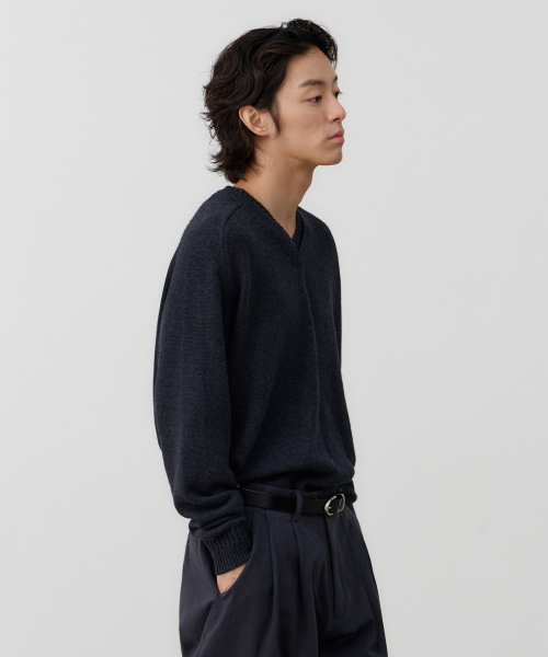 NOUN(ノウン)の「layered V neck knit (charcoal)(ニット/セーター・メンズ・その他・1/2)」の18枚目の写真