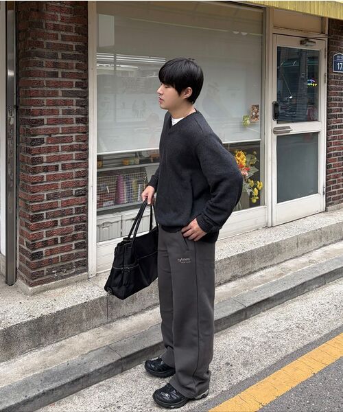 NOUN(ノウン)の「layered V neck knit (charcoal)(ニット/セーター・メンズ・その他・1/2)」の14枚目の写真