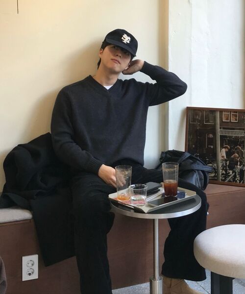NOUN(ノウン)の「layered V neck knit (charcoal)(ニット/セーター・メンズ・その他・1/2)」の4枚目の写真