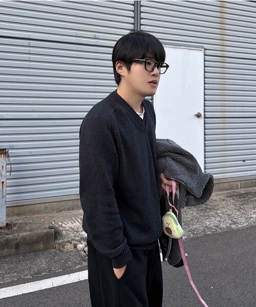 NOUN(ノウン)の「layered V neck knit (charcoal)(ニット/セーター・メンズ・その他・1/2)」の6枚目の写真