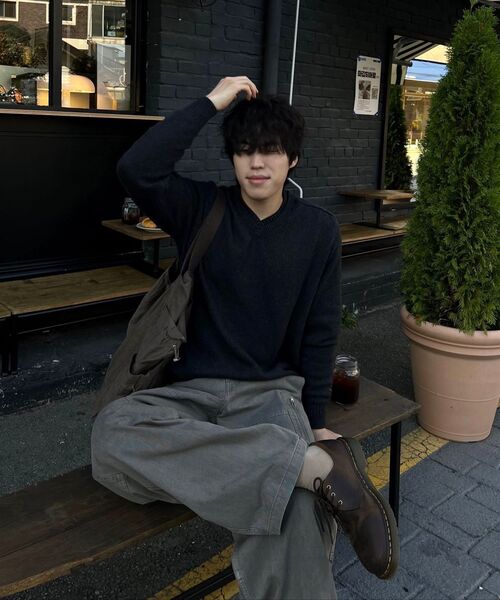 NOUN(ノウン)の「layered V neck knit (charcoal)(ニット/セーター・メンズ・その他・1/2)」の9枚目の写真