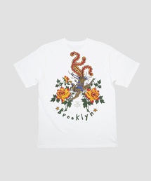 NOTHINGON（ナッシング オン）の「Brooklyn Floral Graphic Short Sleeve T-Shirt in White（Tシャツ/カットソー）」