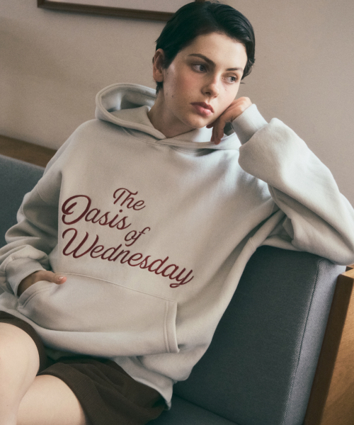 WEDNESDAYOASISFORWOMEN（ウェンズデー オアシス フォー ウーマン）の「W/コージーオアシス刺繍フードパーカー_LIGHT BEIGE(W25-TP49)（パーカー・レディース・ライトベージュ・MEDIUM/LARGE）」の2枚目の写真