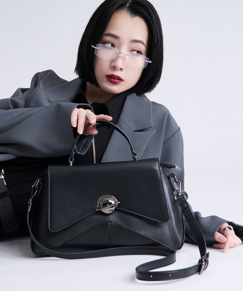 Ellno Loset（エルノロゼット）の「アークフラップショルダーバッグ（ショルダーバッグ・メンズ・ブラック・FREE）」の13枚目の写真