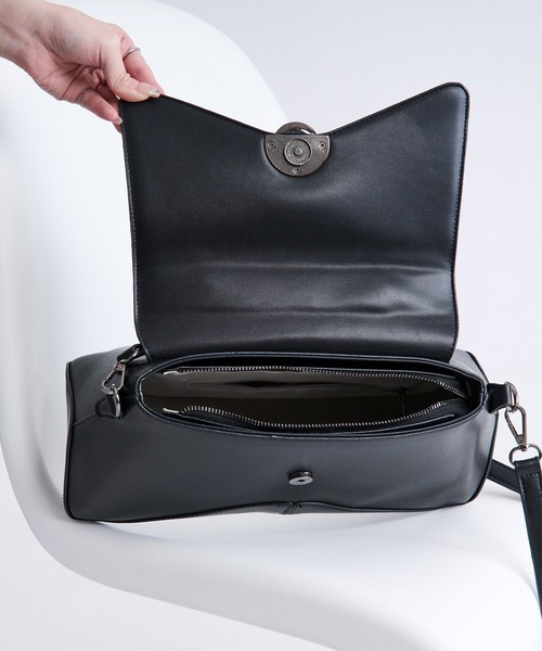 Ellno Loset（エルノロゼット）の「アークフラップショルダーバッグ（ショルダーバッグ・メンズ・ブラック・FREE）」の5枚目の写真