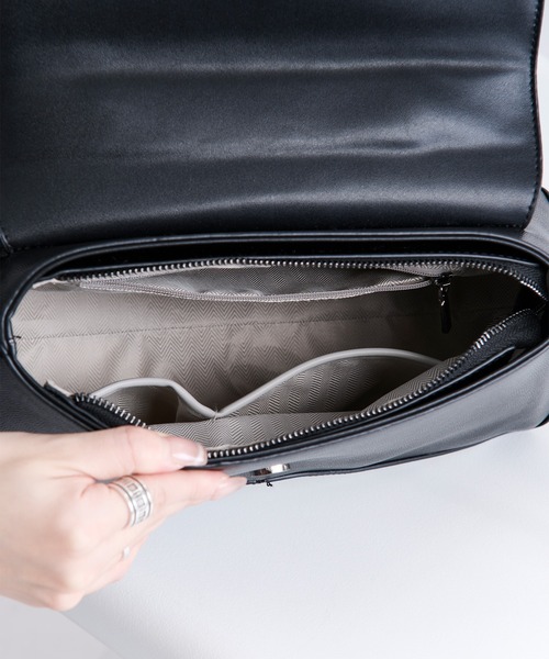 Ellno Loset（エルノロゼット）の「アークフラップショルダーバッグ（ショルダーバッグ・メンズ・ブラック・FREE）」の6枚目の写真