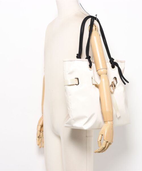 Elura（エルーラ）の「ハンドルロープトート/632907（トートバッグ・レディース・オフホワイト/ブラック/グレー・FREE）」の9枚目の写真