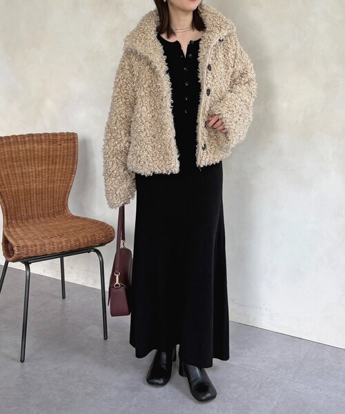 Thevon（ゼボン）の「ヘンリーネックリブニットワンピース（ワンピース・レディース・チャコールグレー/ブラック/ベージュ・FREE）」の17枚目の写真