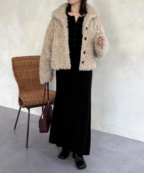 Thevon（ゼボン）の「ヘンリーネックリブニットワンピース（ワンピース・レディース・チャコールグレー/ブラック/ベージュ・FREE）」の4枚目の写真