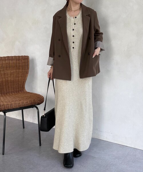 Thevon（ゼボン）の「ヘンリーネックリブニットワンピース（ワンピース・レディース・チャコールグレー/ブラック/ベージュ・FREE）」の12枚目の写真