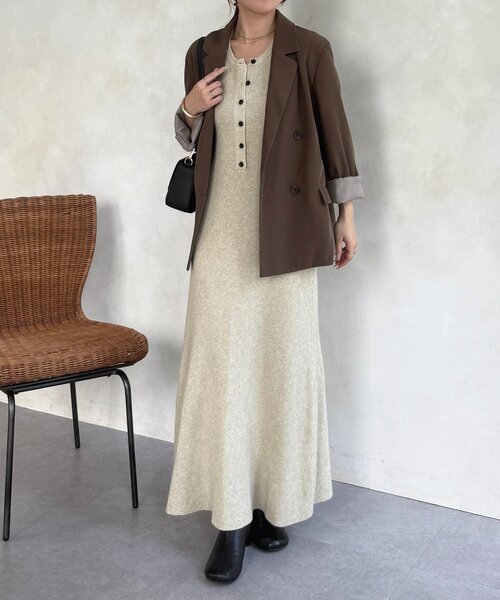 Thevon（ゼボン）の「ヘンリーネックリブニットワンピース（ワンピース・レディース・チャコールグレー/ブラック/ベージュ・FREE）」の13枚目の写真