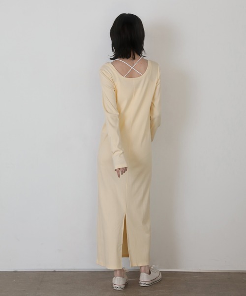 shetila(シェティラ)の「フィンガーホールロング丈バックオープンカットソーワンピース(ワンピース・レディース・グレー/イエロー/チャコール・M)」の20枚目の写真
