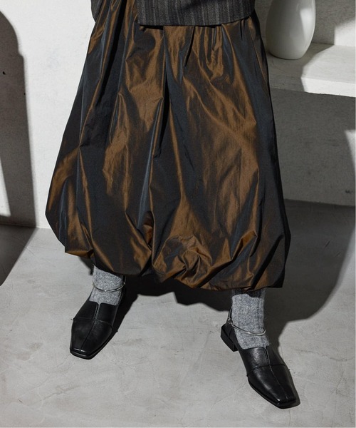 GRISE(グリーズ)の「《追加》GRISEレザースクエアクロスシームアンクルフラット(その他シューズ・レディース・ブラック系その他・25cm/24.5cm/24cm/23.5cm/23cm/22.5cm/22cm)」の4枚目の写真