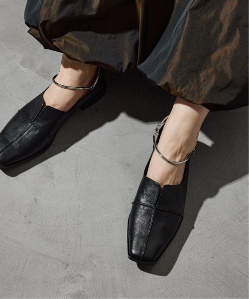 GRISE(グリーズ)の「《追加》GRISEレザースクエアクロスシームアンクルフラット(その他シューズ・レディース・ブラック系その他・25cm/24.5cm/24cm/23.5cm/23cm/22.5cm/22cm)」の8枚目の写真