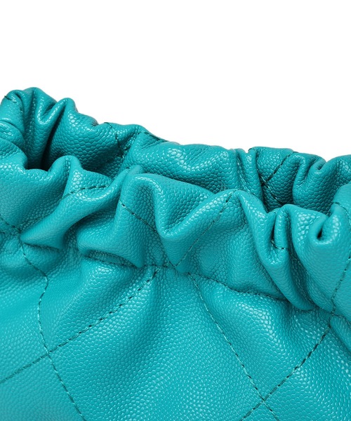 EVRIS(エヴリス)の「【EVRIS/エヴリス】SUNNY キルティング&長さ調整チェーンショルダー付 巾着バッグ(ショルダーバッグ・レディース・ブルー/ピンク/アイボリー/ブラック・FREE)」の12枚目の写真