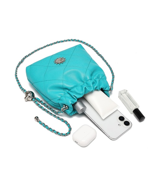 EVRIS(エヴリス)の「【EVRIS/エヴリス】SUNNY キルティング&長さ調整チェーンショルダー付 巾着バッグ(ショルダーバッグ・レディース・ブルー/ピンク/アイボリー/ブラック・FREE)」の5枚目の写真