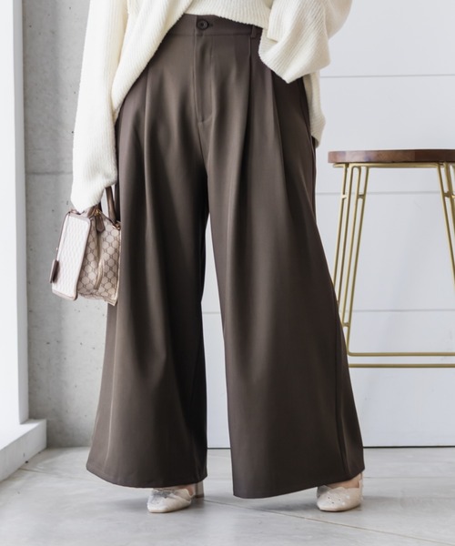 CLETTE(クレット)の「CLETTEオリジナルタックデザインワイドパンツ(その他パンツ・レディース・ブラウン/ブラック/ライトベージュ/グレー・LL/4L/3L)」の3枚目の写真