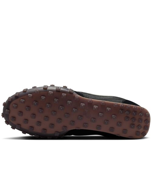 NIKE(ナイキ)の「ナイキ ワッフル レーサー メンズシューズ / Nike Waffle Racer Men's Shoes IM8658-001 Black(スニーカー・メンズ・ブラック・28/26/25.5/25/24.5/24/29/28.5/27.5/27/26.5/29.5/30)」の15枚目の写真