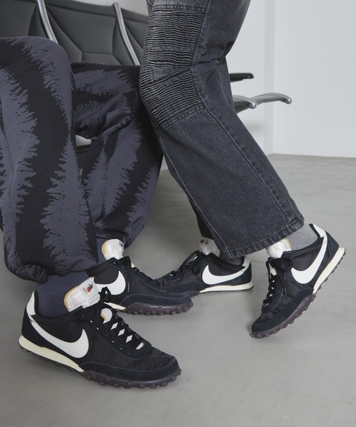 NIKE(ナイキ)の「ナイキ ワッフル レーサー メンズシューズ / Nike Waffle Racer Men's Shoes IM8658-001 Black(スニーカー・メンズ・ブラック・28/26/25.5/25/24.5/24/29/28.5/27.5/27/26.5/29.5/30)」の2枚目の写真