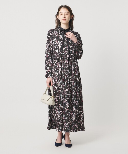 UNITED ARROWS(ユナイテッドアローズ)の「サテン フラワープリント ボウタイ ワンピース ‐ウォッシャブル‐(ワンピース・レディース・その他7/その他3・38/36)」の3枚目の写真
