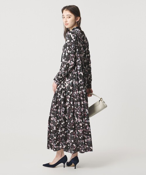 UNITED ARROWS(ユナイテッドアローズ)の「サテン フラワープリント ボウタイ ワンピース ‐ウォッシャブル‐(ワンピース・レディース・その他7/その他3・38/36)」の5枚目の写真
