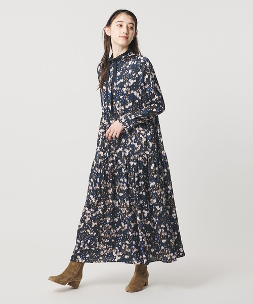 UNITED ARROWS(ユナイテッドアローズ)の「サテン フラワープリント ボウタイ ワンピース ‐ウォッシャブル‐(ワンピース・レディース・その他7/その他3・38/36)」の6枚目の写真