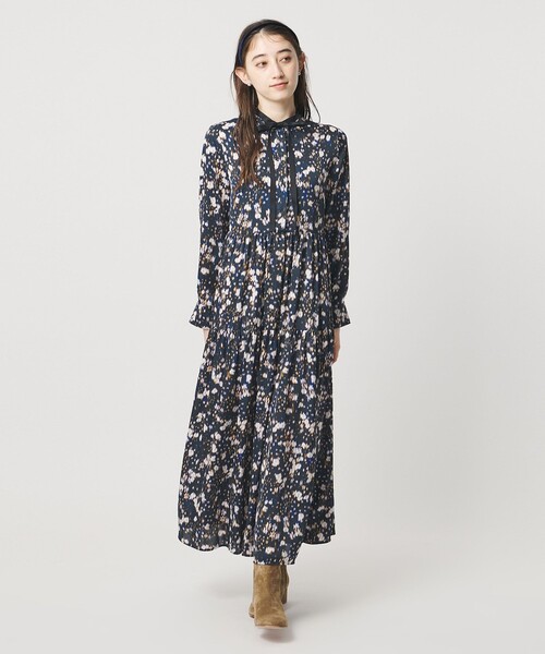 UNITED ARROWS(ユナイテッドアローズ)の「サテン フラワープリント ボウタイ ワンピース ‐ウォッシャブル‐(ワンピース・レディース・その他7/その他3・38/36)」の7枚目の写真