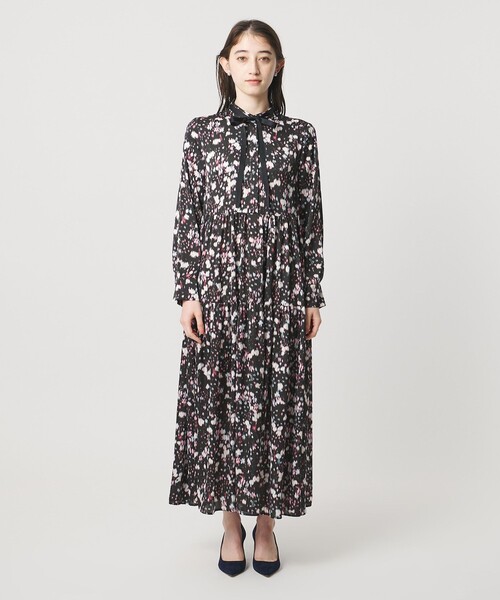 UNITED ARROWS(ユナイテッドアローズ)の「サテン フラワープリント ボウタイ ワンピース ‐ウォッシャブル‐(ワンピース・レディース・その他7/その他3・38/36)」の8枚目の写真