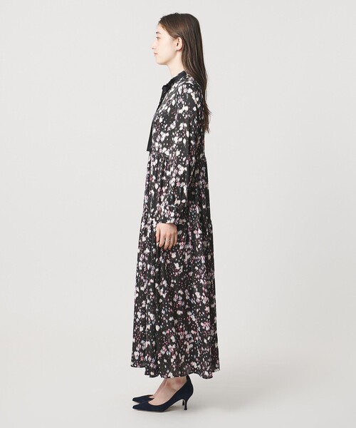UNITED ARROWS(ユナイテッドアローズ)の「サテン フラワープリント ボウタイ ワンピース ‐ウォッシャブル‐(ワンピース・レディース・その他7/その他3・38/36)」の9枚目の写真