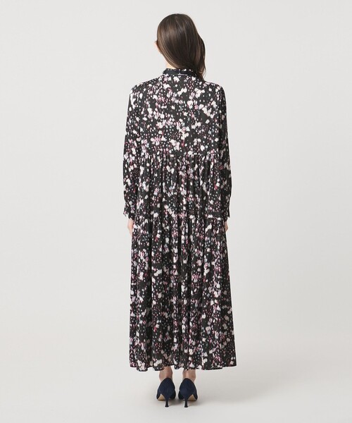 UNITED ARROWS(ユナイテッドアローズ)の「サテン フラワープリント ボウタイ ワンピース ‐ウォッシャブル‐(ワンピース・レディース・その他7/その他3・38/36)」の10枚目の写真