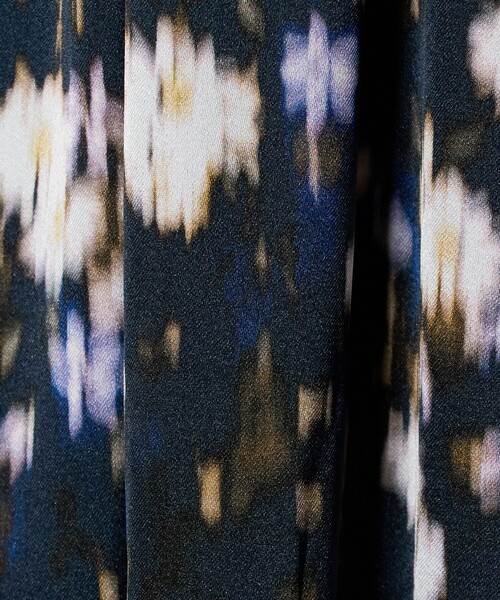 UNITED ARROWS(ユナイテッドアローズ)の「サテン フラワープリント ボウタイ ワンピース ‐ウォッシャブル‐(ワンピース・レディース・その他7/その他3・38/36)」の21枚目の写真