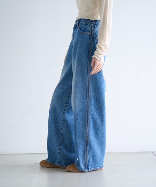 meilmada（メイルマダ）の「サイドラインストレートデニムパンツ（デニムパンツ・レディース・ブルー・LARGE/MEDIUM/SMALL）」の3枚目の写真