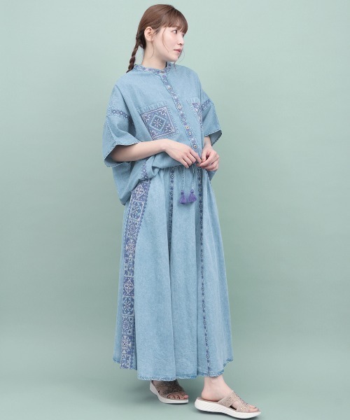 チチカカ(チチカカ)の「Rico ライトデニムメヒコタイル刺繍フレアスカート(スカート・レディース・ブラック/ライトブルー/インディゴブルー・FREE)」の20枚目の写真